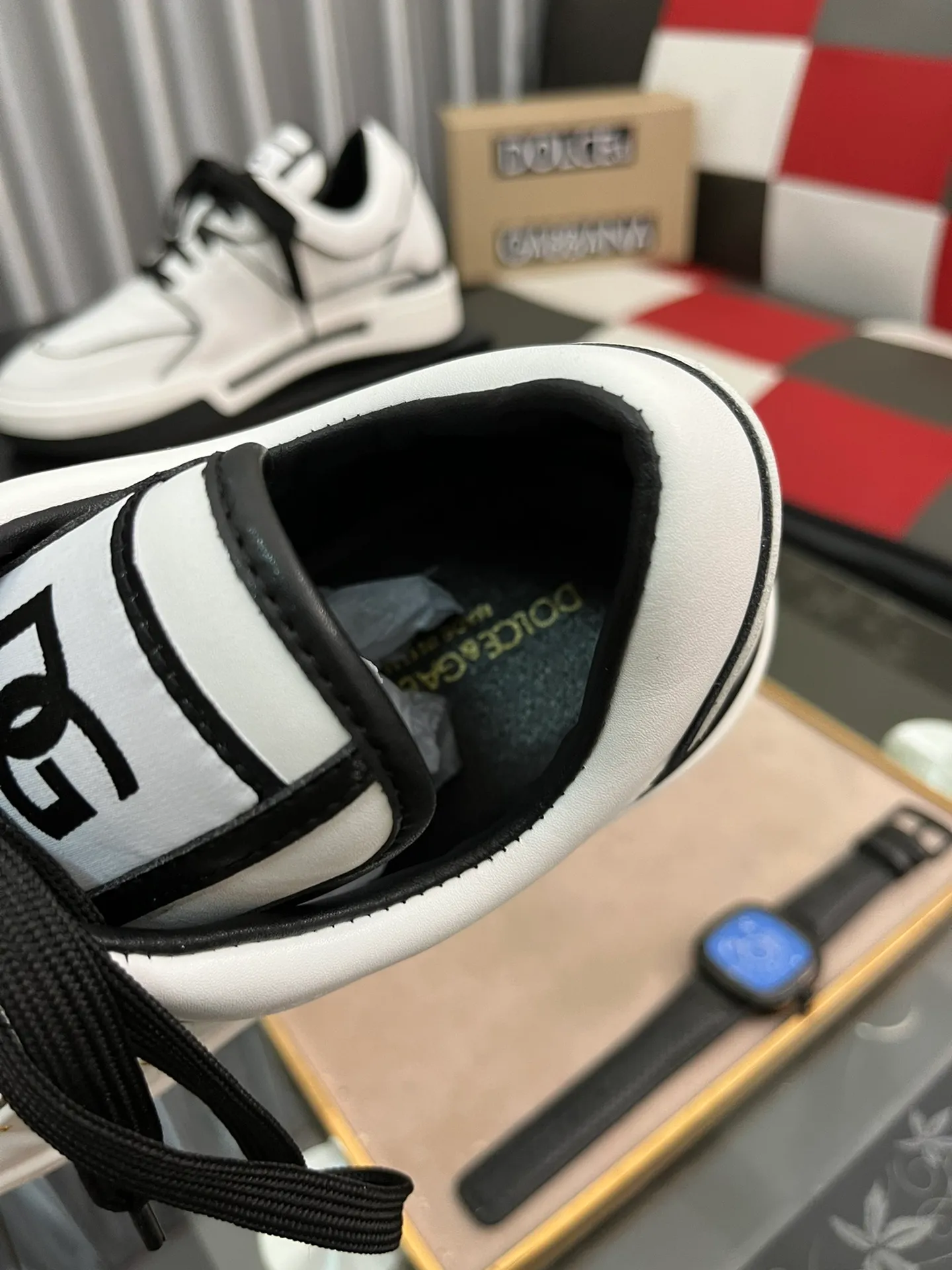 Ex-factory price 480⌚️⌚️DG Men's latest spring and summer 2022, this year's main style, there is no one of them. Super popular and handsome casual shoes. This style inherits the D family's always a little exaggerated yet fashionable style. Exquisite workmanship 🔸Many people love the use of silk cowhide, silk sheepskin lining, [strong][strong][strong] 🔸[strong][strong][strong], a perfect interpretation of the latest inspiration for shoes Classic and fashion are integrated, luxury dream surpasses fashion and high-end quality 💪💪Rubber outsole Size: 38-45, 5⃣️ colors available